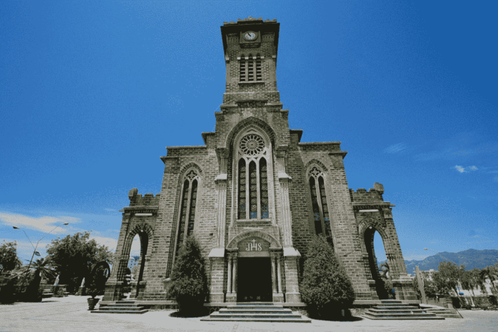 Top Những điểm du lịch ở Nha Trang - Nhà thờ đá